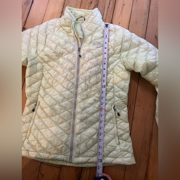 The North Face women’s Thermoball quilted jacket - Picture 7 of 12